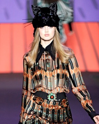 Модные меховые головные уборы 2012 Anna Sui